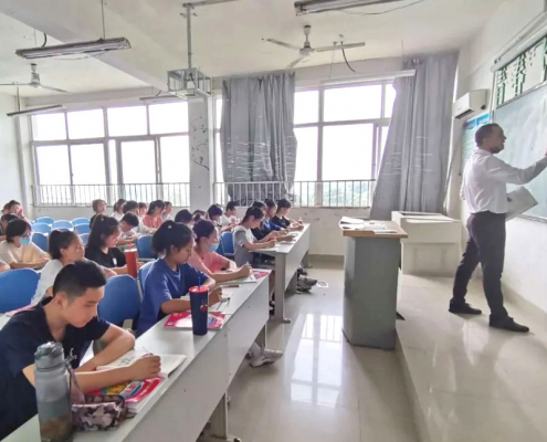 四川现代艺术学校政治课教学公开课